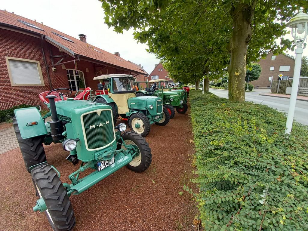 Alte Traktoren in Maria Veen